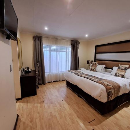 Ecotel Premier Lodge & Conference Centre Бенони Экстерьер фото